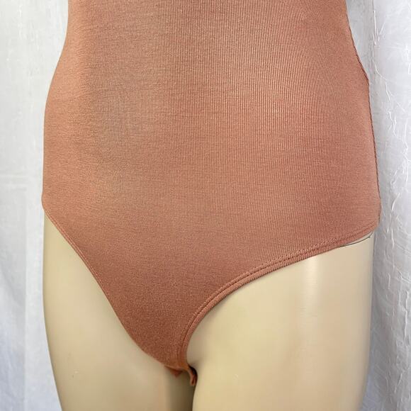 Forever 21 Low Scoop Back Short Sleeve Bodysuit Dusty Pink Brown Mauve NWOT XS - Picture 4 of 16